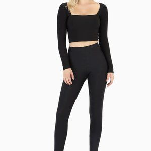BNWT Matte Black HW Pocket Leggings